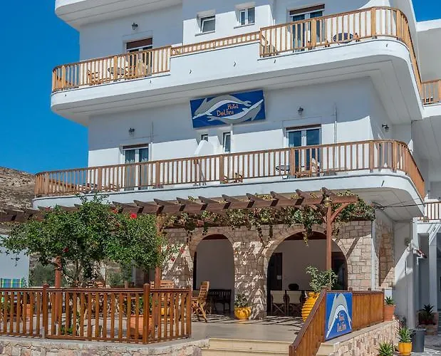 Delfini * Adamantas (Milos)