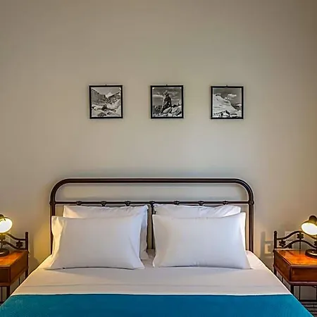 Hotel Delfini Adamantas (Milos)