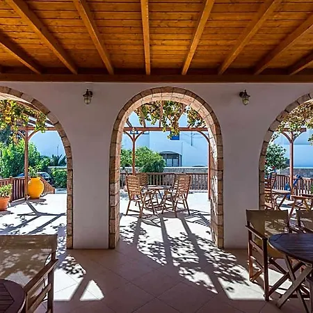 Delfini Hotel Adamantas (Milos)